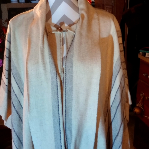 Authentic wool poncho came from Texas... - Picture 1 of 11